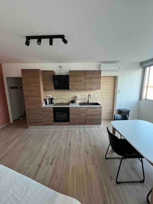Joli Appart/Vue Etang/Clim /Wifi Balaruc-les-Bains Zewnętrze zdjęcie